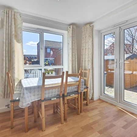 The Metcombe - Bright Townhouse With Free Parking 10 Minutes Walk To Coop Live Villa Manchester Eksteriør bilde