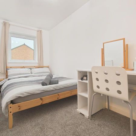 The Metcombe - Holiday Home With Free Parking 10 Minutes Walk To Etihad Stadium & Coop Live Arena Manchester Eksteriør bilde
