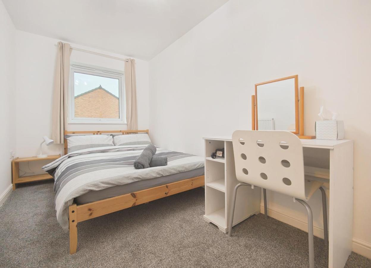 The Metcombe - Holiday Home With Free Parking 10 Minutes Walk To Etihad Stadium & Coop Live Arena Manchester Eksteriør bilde